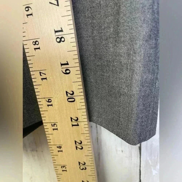 Tahari Gray two piece skirt suit size 8p - Picture 13 of 15